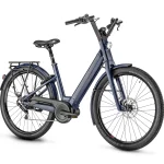 Vélo de ville électrique Moustache Lundi 27.5 bleu nuit mat, Smart System, vue de 3/4